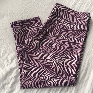 Fabletics powerhold capri yoga leggings